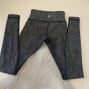 Lululemon pattern legging